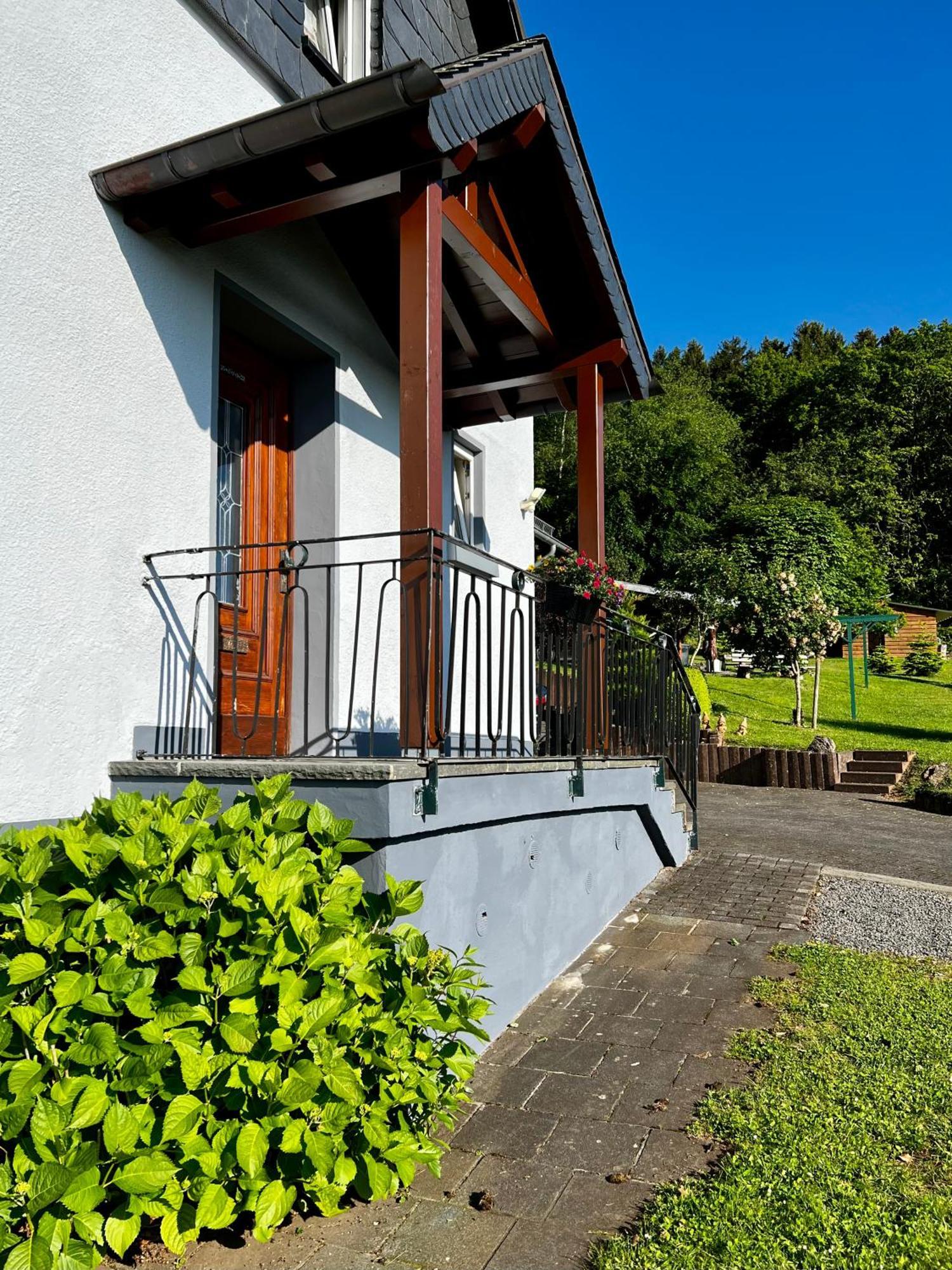 Deine-Eifel-Ferienwohnung Feusdorf Екстер'єр фото